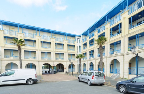 Quartier du Casino Apartment | Châtelaillon-Plage: Sea view apartment for 2 with pool