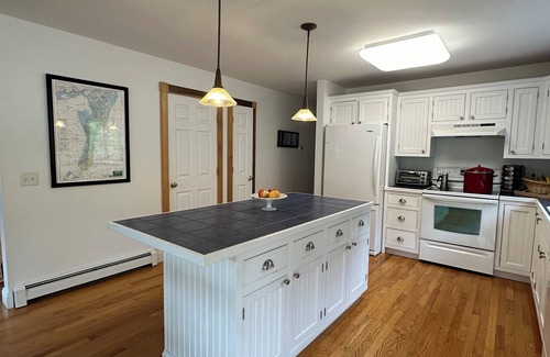 West Chatham Cottage | Chatham Charm Awaits - Family-Friendly Cottage Near Beaches & Local Attractions