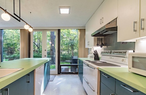Lawrence House | Chatham House: Indy Retro Retreat - spacious 5-bedroom house with backyard