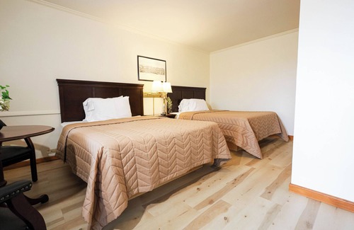 Old Chatham Hotel | Chatham Travel Lodge