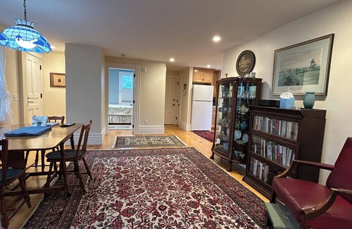 Chatham Apartment | Chatham Village - Lovely 2 bedroom apartment in the antique home