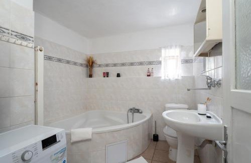 Bela House | Chatka Oleška