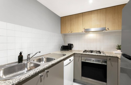 Chatswood Apartment | Chatswood - HELP7 Help Street - 1 Bedroom with free parking in the heart of Chatswood
