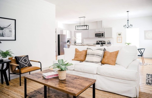 Brenham House | Chauncy Cottage- Cozy 3BR/2B Minutes from Downtown