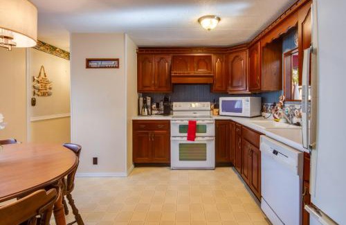 Mayville House | Chautauqua Lake Access Waterfront Cottage with Dock