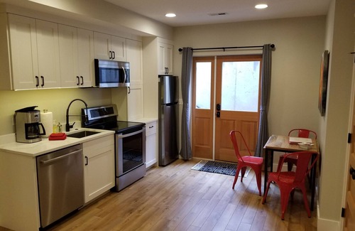Lower Chautauqua House | Chautauqua Retreat - walk to Flatirons, CU campus, close to Pearl St/Downtown