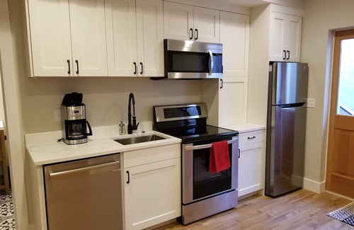 Lower Chautauqua House | Chautauqua Retreat - walk to Flatirons, CU campus, close to Pearl St/Downtown