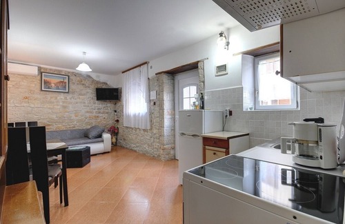 Kanfanar Apartment | Cheap and nice holiday flat with pool
