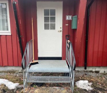Evenes Apartment | Cheap Apartment near airport with free parking and combined washer and dryer Always Ready Finhaugveien 5