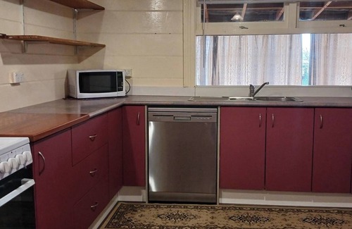 Kaipara District Apartment | Cheap & Cheerful 1-3Bdr roomy Guest-Wing at the 150-yr-old Aratapu School House
