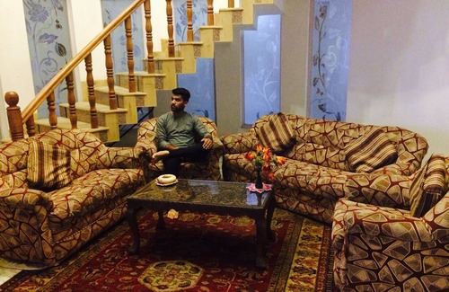 Kalkaji House | Cheap clean furnished flat