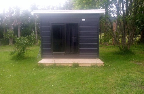 Whenuakite Cabin | Cheap family holiday cabins near beaches
