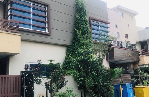 Rawalpindi House | Cheap modern design luxury house with free parking
