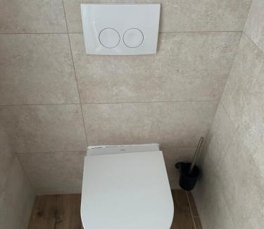 Parndorf Apartment | Cheap Outlet Center Apartment with Pool
