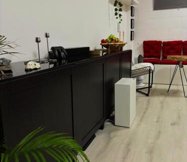 Park Royal Hotel | Cheap Quiet Double Room in Park Royal with off-site Gym Access to Showers