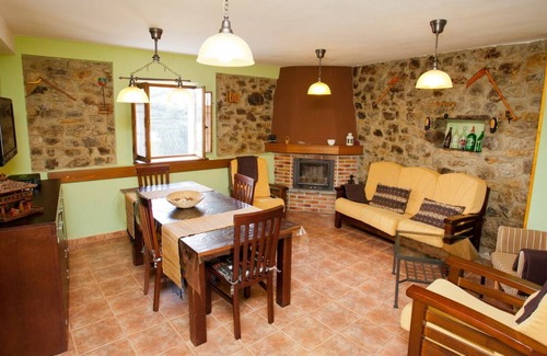 Bohiles Cottage | Cheap rural accommodation in small village ideal families