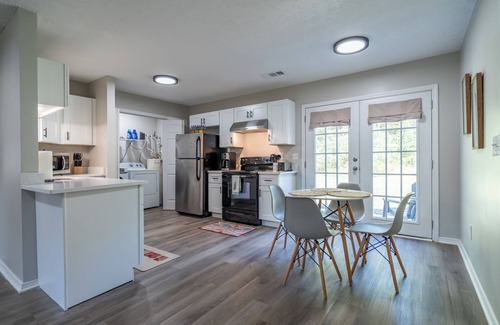 Calhoun House | Cheapest rates of the year! 2BR comfort