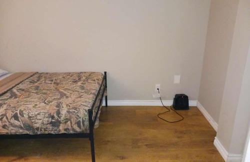 Rosemount House | CheapSleep Room Near Kitchener Airport- 24X7 Checkin