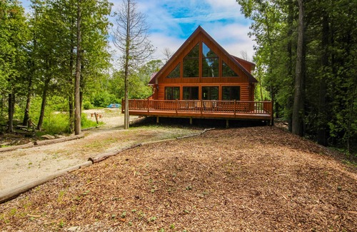 Tobermory Cottage | Check out The Bon Voyage Cottage right near the famous clear water of Tobermory.