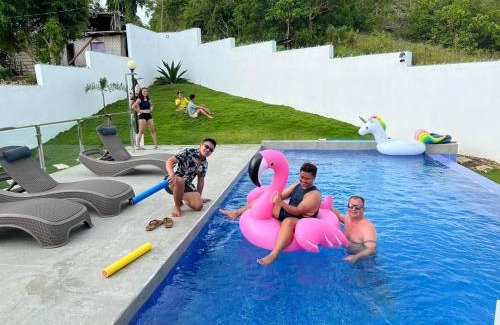 Baclayon Apartment | Check out this beautiful 5 bed villa with pool!