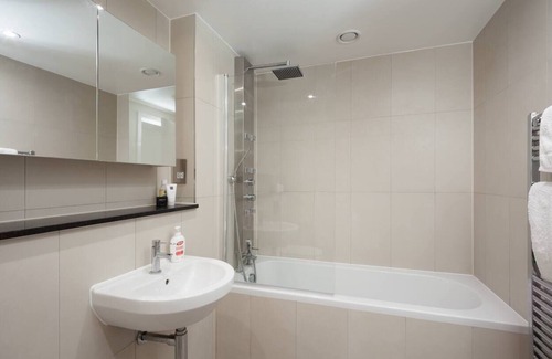 Luton House | Cheerful 1-BDR Luxury Flat in Prime Location