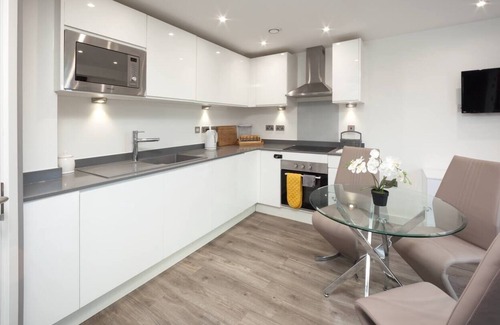 Luton House | Cheerful 1-BDR Luxury Flat in Prime Location