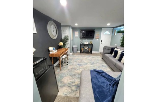 Downtown Baltimore House | Cheerful 1 bedroom, BASEMENT ONLY, fridge, microwave, private entrance.