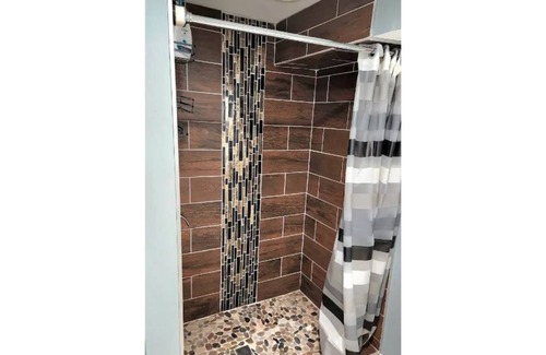 Downtown Baltimore House | Cheerful 1 bedroom, BASEMENT ONLY, fridge, microwave, private entrance.