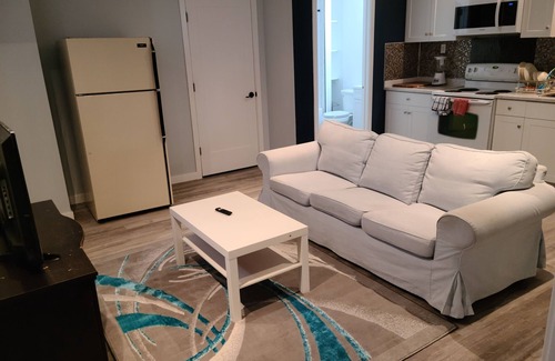 Lethbridge House | Cheerful 1-bedroom home with free parking