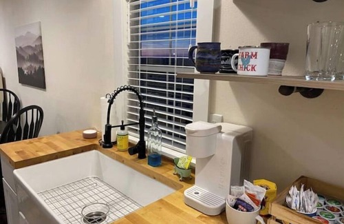Taylor Other | Cheerful 1-bedroom farm getaway!