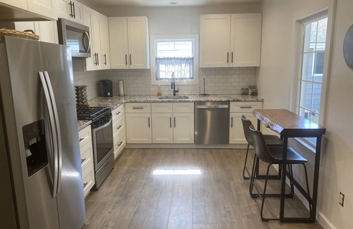 Lynden House | Cheerful 1 Bedroom House in the Middle of Town