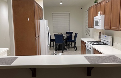 Victorville House | Cheerful 1 bedroom home with hot tub