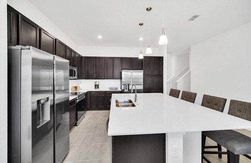Campbell House | Cheerful 12 BR 11.5 BA Game Villa Sleep 25 near Disney