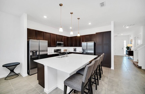 Campbell House | Cheerful 12 BR 11.5 BA Game Villa Sleep 25 near Disney