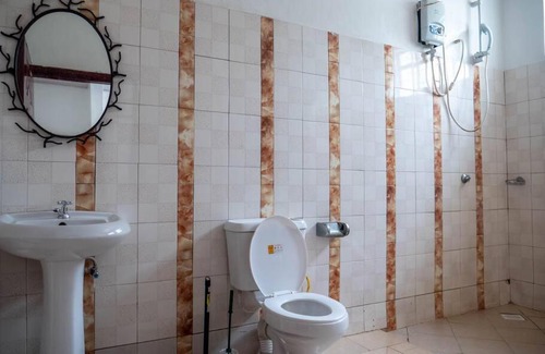 Nairobi Villa | Cheerful 2-bed cottage on forest edge.