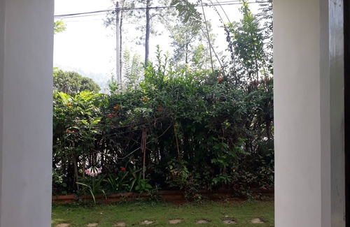 Ella Villa | Cheerful 2 bed room with free parking and staying