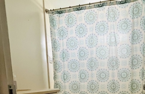 New Port Richey House | Cheerful 2 bedroom. Great patio spaces.