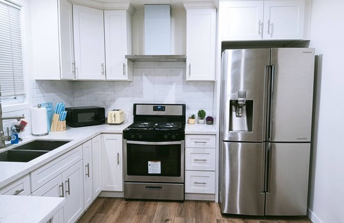 Monterey Park House | Cheerful 2-Bedroom house close to DTLA