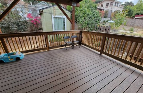 Crockett House | Cheerful 2-bedroom 2-bathroom with deck