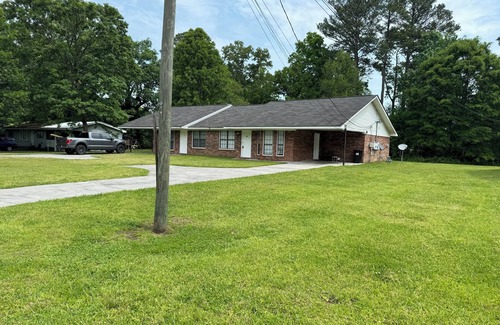 Mount Berry Condo | Cheerful 2 Bedroom 2 Bath Duplex in West Rome GA