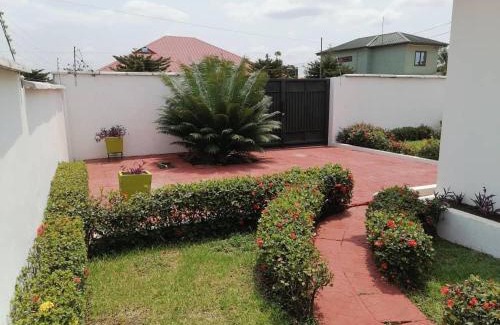 Kumasi Apartment | Cheerful 2-bedroom Apartment with free parking