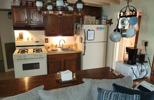 Pymatuning South Cottage | Cheerful 2 Bedroom Cottage with Hot Tub near Lake
