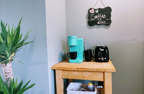 Midland Cottage | Cheerful 2-bedroom Cottage in Georgian Bay