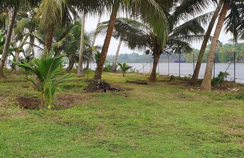 Perinad Cottage | cheerful 2-bedroom cottage overlooking the lake