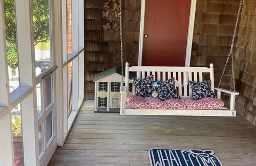 Edenton Cottage | Cheerful 2 Bedroom Cottage on the Inner Banks