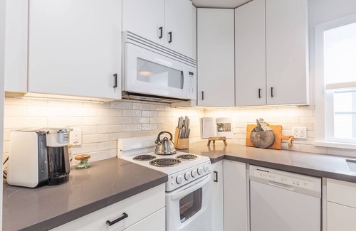 North End Cottage | Cheerful 2-bedroom Cottage