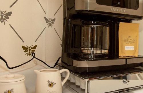 Decatur House | Cheerful 2 Bedroom Cottage on 5th