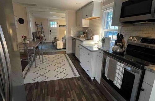 Edenton House | Cheerful 2-bedroom Edenton bungalow getaway