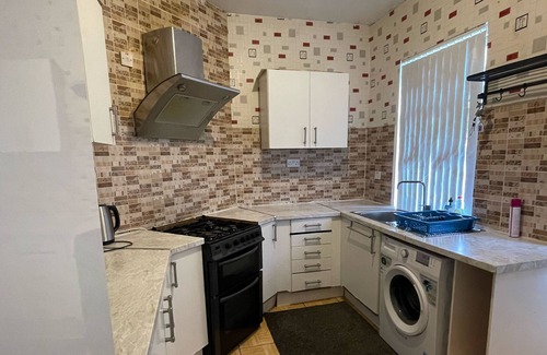 Bradford House | Cheerful 2 bedroom house in this popular area of bradford BD2