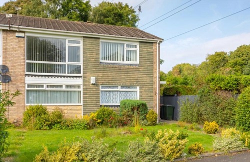 Hazlerigg Apartment | Cheerful 2 - bedroom home with free parking.